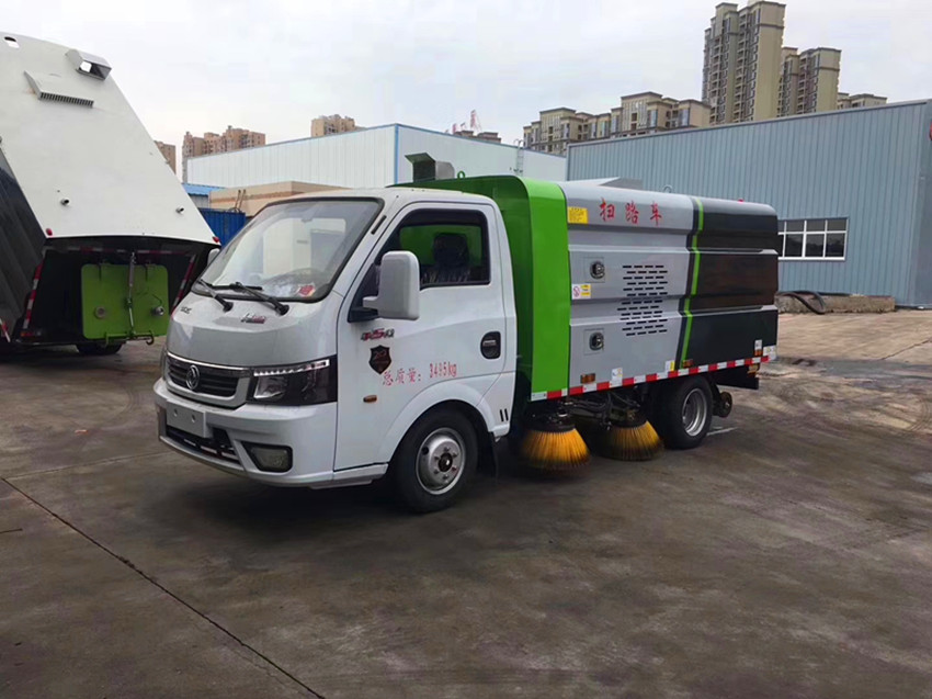 東風(fēng)小型掃路車 東風(fēng)小型掃路車