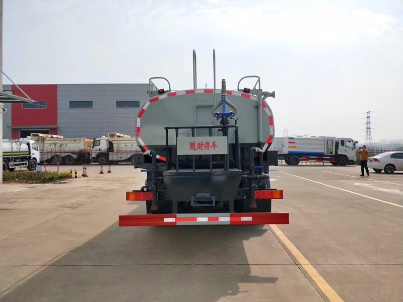 �塢��(gu��)���|�L(f��ng)�������p��20����ˮ܇��·ϵ�y(t��ng)�� �ɹܵ�����λ��ͨ���y��ֱͨ���y���^�V�W(w��ng)����ˮ�ڣ�ǰ�_�󞢡���(c��)������λ��(c��)����������ƽ�_(t��i)�����G����ˮ���ڣ��M�ɡ� 